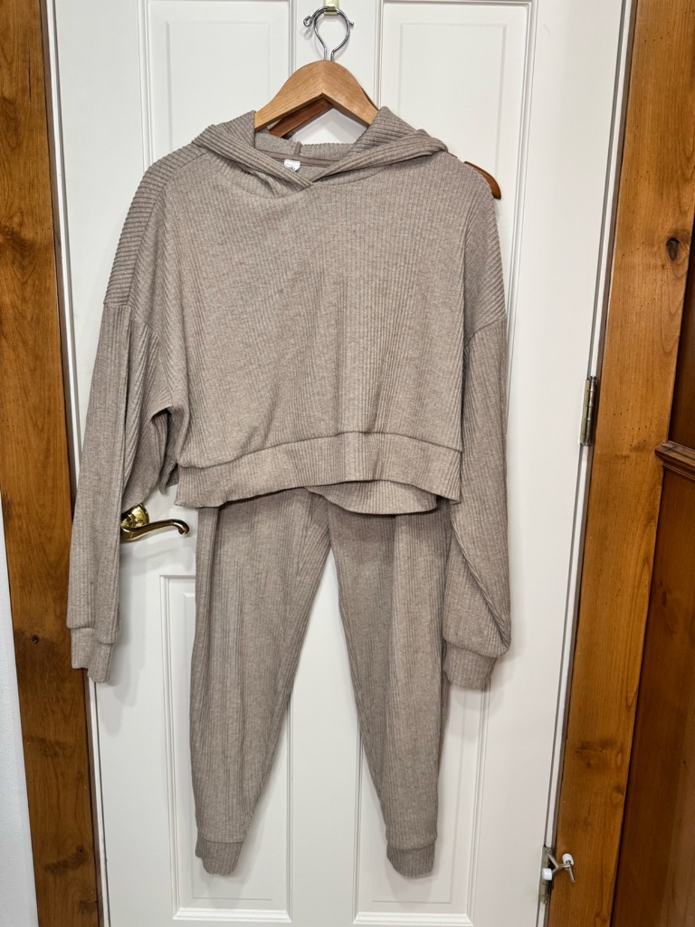 Alo Yoga Ribbed Matching Set Hoodie Joggers Beige Size S (M Top)
See description